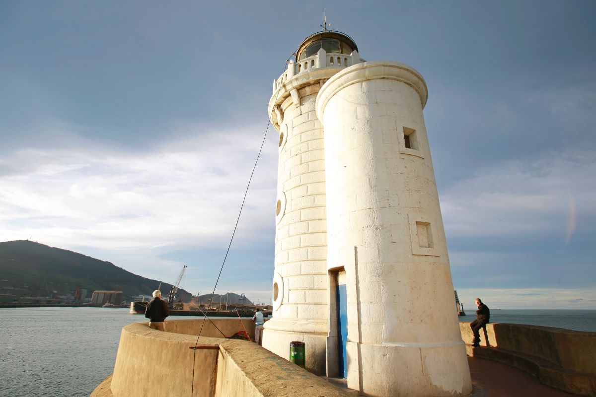 Faro en Getxo, al final del recorrido de las grandes villas, Vizcaya. Faro en Getxo, al final del recorrido de las grandes villas, Vizcaya.