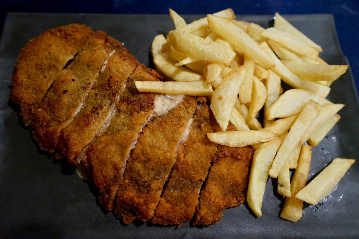 El 'cachopo' es uno de los platos estrella del restaurante 'El Torneiro'. El 'cachopo' es uno de los platos estrella del restaurante 'El Torneiro'.