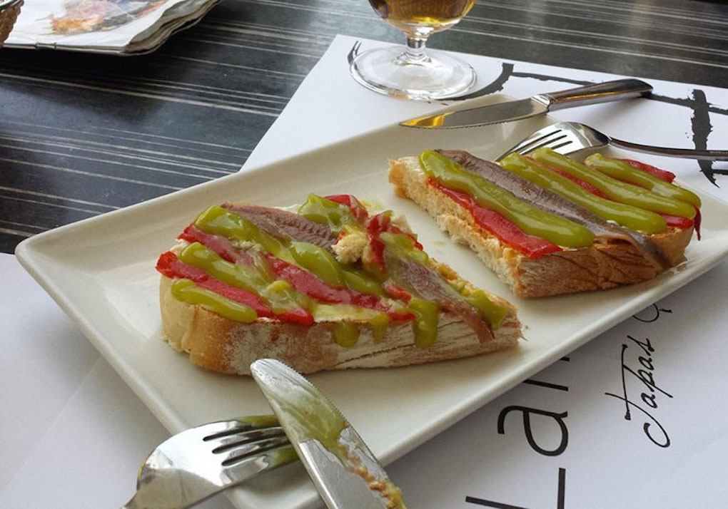 Tosta de anchoas del Cantábrico. Foto: La Minerva (Twitter). Tosta de anchoas del Cantábrico. Foto: La Minerva (Twitter).