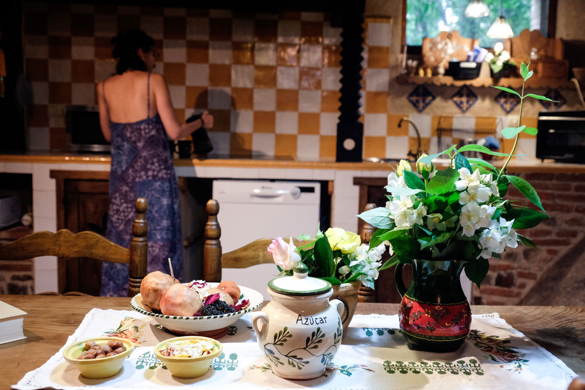 El alojamiento no sirve desayunos, por lo que hay que ir preparado. El alojamiento no sirve desayunos, por lo que hay que ir preparado.