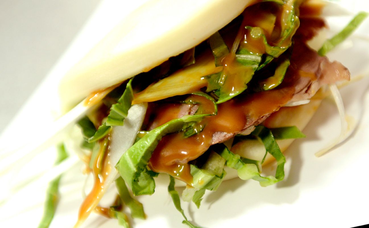 Tapa de bao de pato ahumado de Begoña Rodrigo ('La Salita') de la edición de 2017 del festival PortAmérica, en Caldas de Reis, Pontevedra. Tapa de bao de pato ahumado de Begoña Rodrigo ('La Salita') de la edición de 2017 del festival PortAmérica, en Caldas de Reis, Pontevedra.