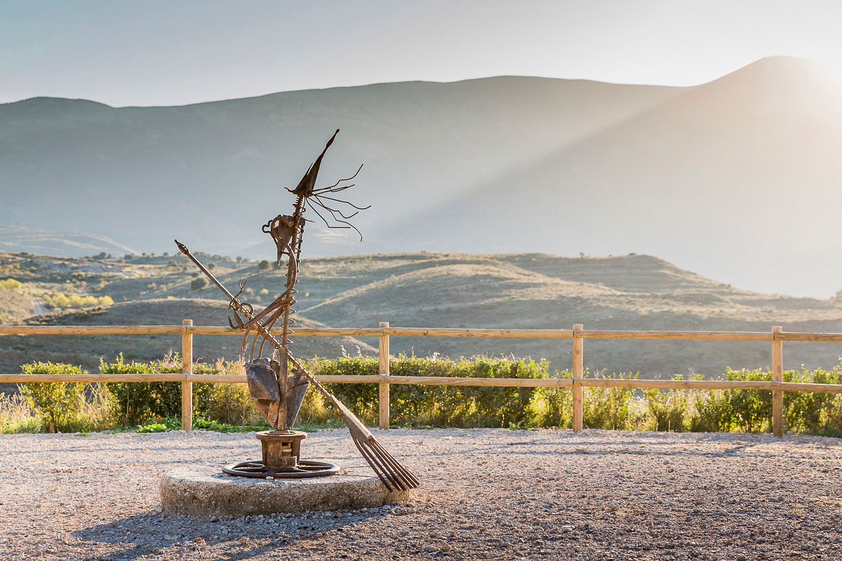 Trasmoz: Escultura que recuerda a la última bruja asesinada: la Tía Casca. Foto: Ferrán Mallol Trasmoz: Escultura que recuerda a la última bruja asesinada: la Tía Casca. Foto: Ferrán Mallol