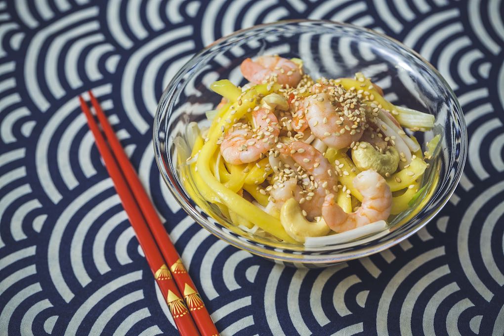 Ensalada de mango verde, soja germinada y gambas. Ensalada de mango verde, soja germinada y gambas.