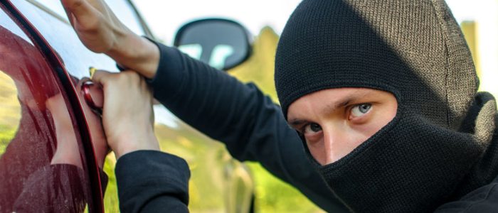 En vacaciones hay que extremar las precauciones para evitar robos en los vehículos. En vacaciones hay que extremar las precauciones para evitar robos en los vehículos.