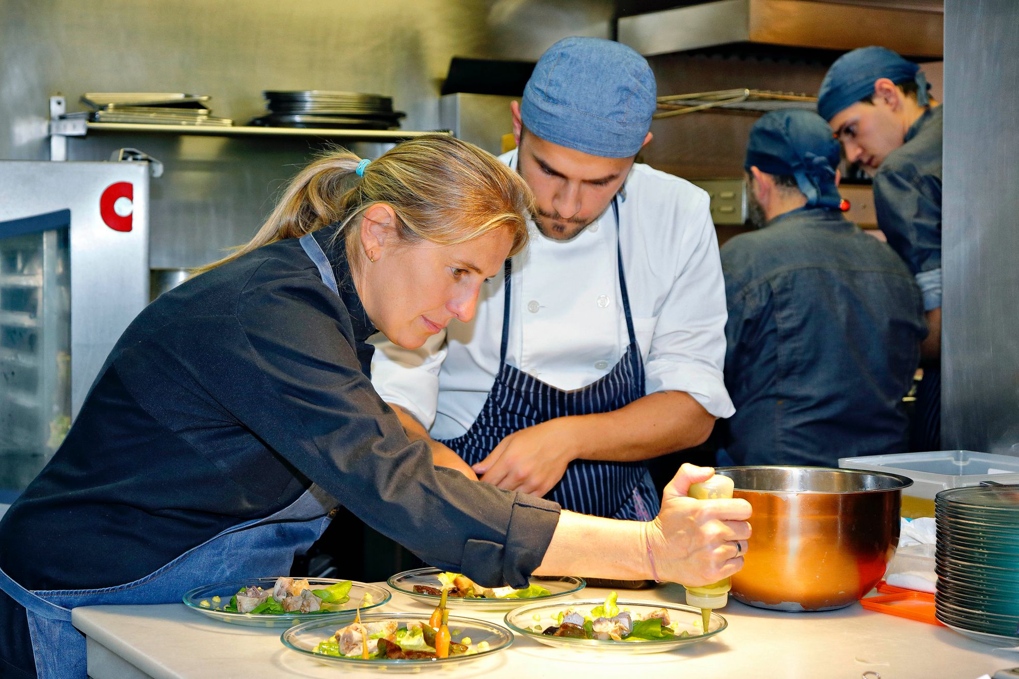 Restaurante 'Cocinandos' (León): Yolanda León en la cocina Restaurante 'Cocinandos' (León): Yolanda León en la cocina