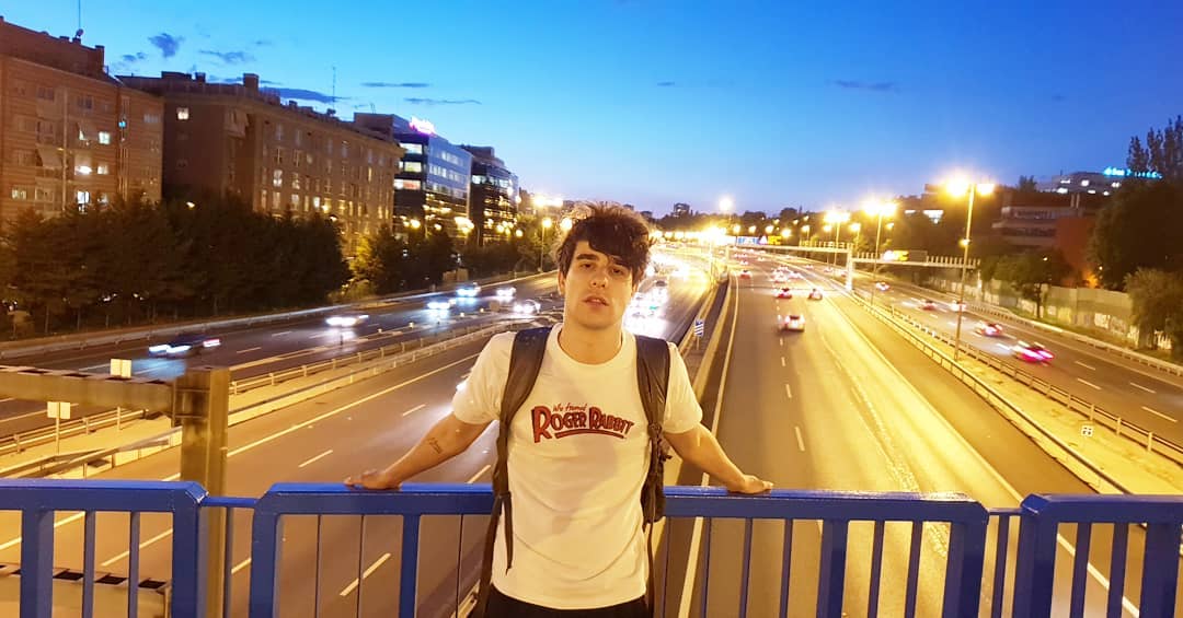 A Javier Calvo le gusta viajar pero si tiene que elegir, siempre acaba volviendo a Madrid. Foto: @javviercalvo. A Javier Calvo le gusta viajar pero si tiene que elegir, siempre acaba volviendo a Madrid. Foto: @javviercalvo.