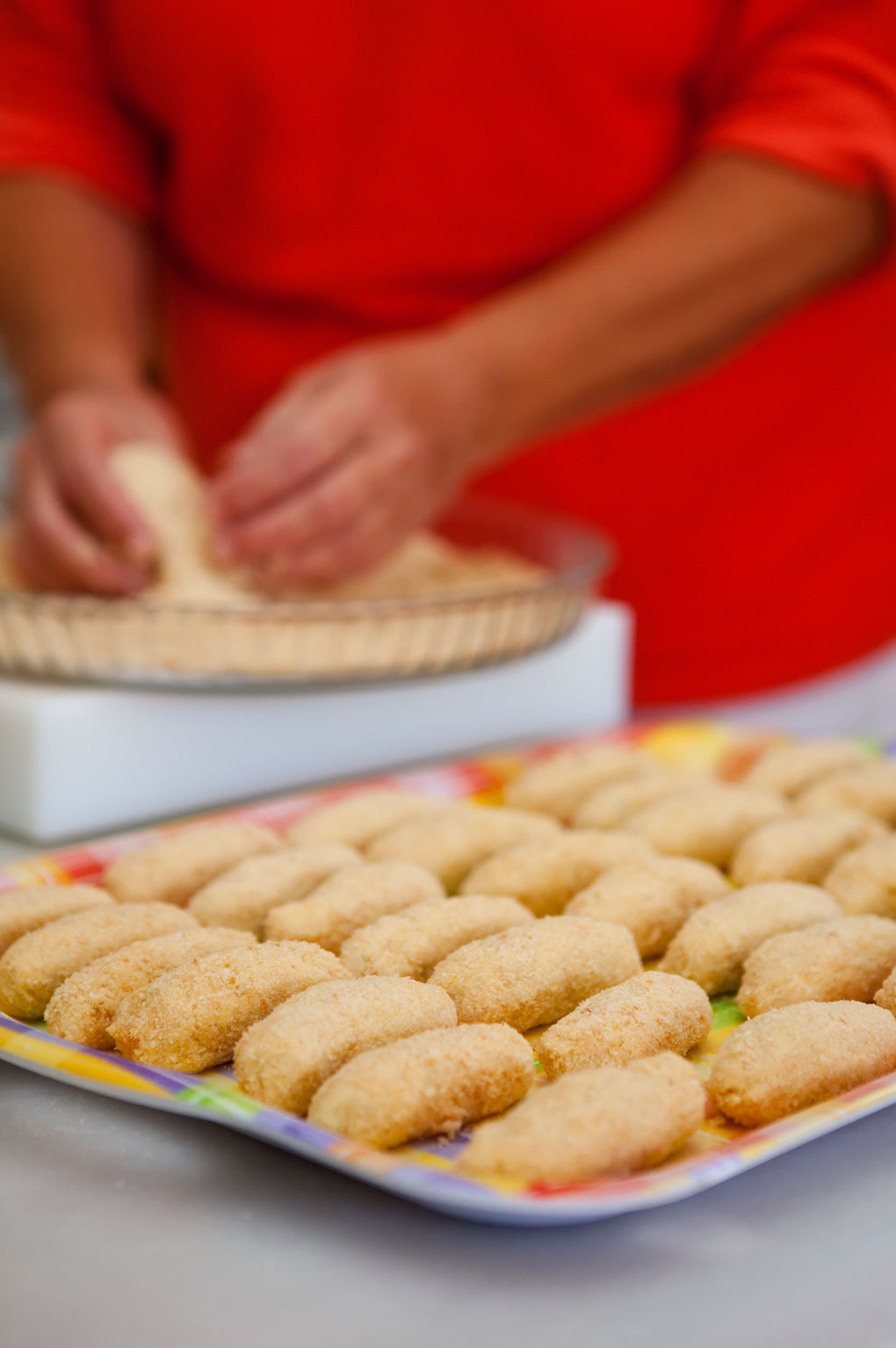 Hacer croquetas lleva su tiempo, pero el resultado merece la pena. Hacer croquetas lleva su tiempo, pero el resultado merece la pena.