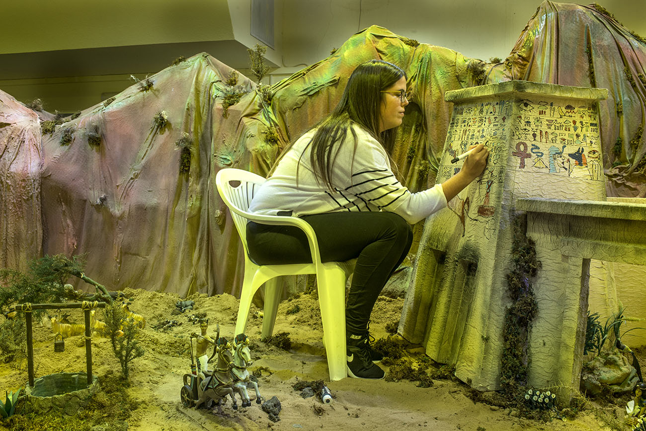 Noelia reproduce las pinturas que decoraban el pilón del Templo de Lúxor. Noelia reproduce las pinturas que decoraban el pilón del Templo de Lúxor.