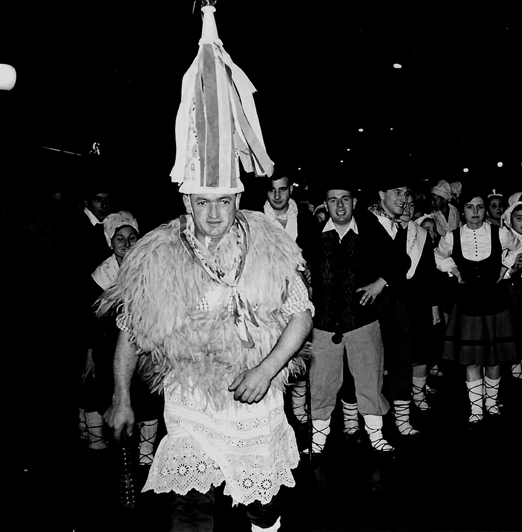 El desfile en Pamplona, en 1967. Foto: Asociación Amigos de Olentzero de Pamplona. El desfile en Pamplona, en 1967. Foto: Asociación Amigos de Olentzero de Pamplona.