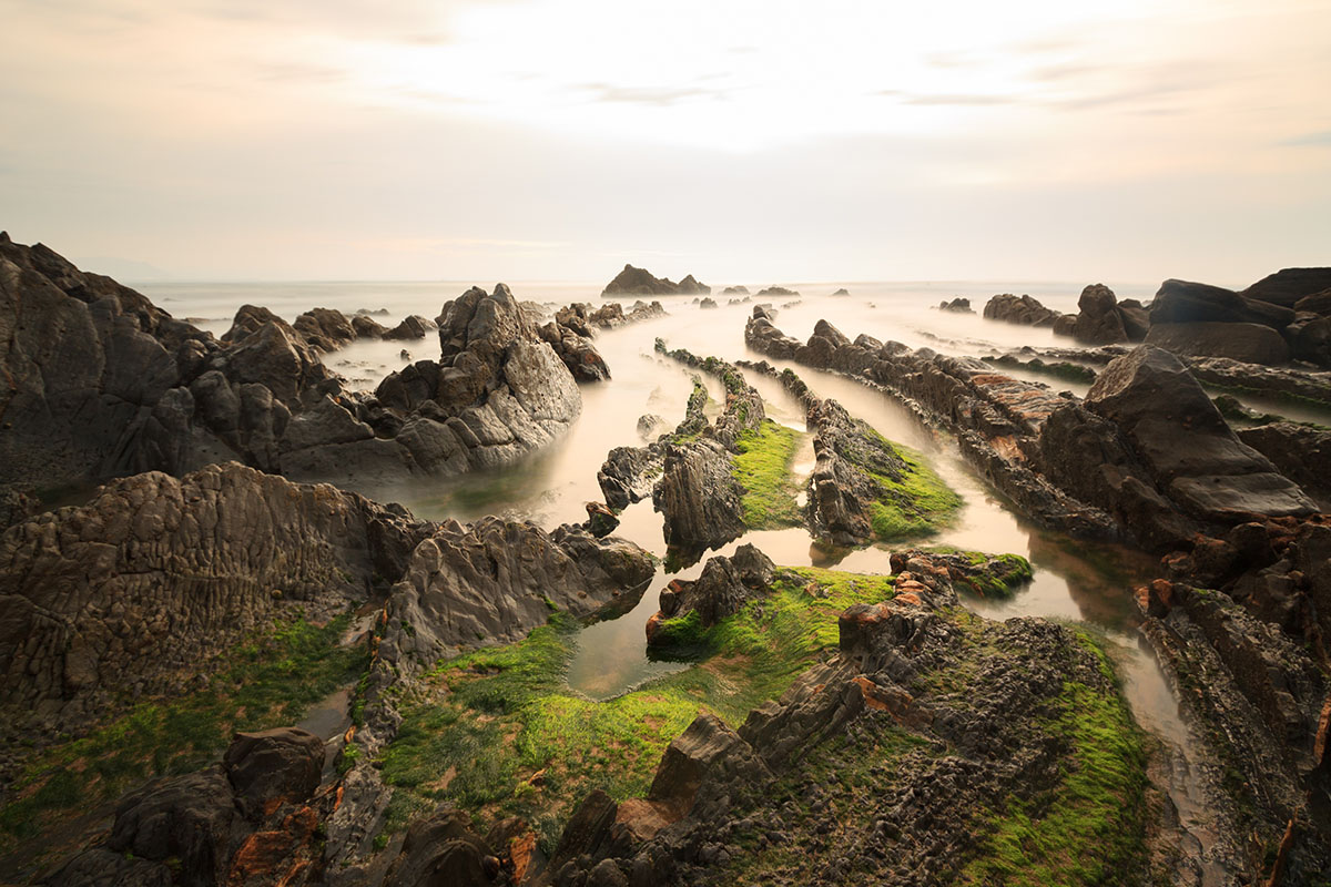 Las escarpadas playas de Barrika. Foto: shutterstock. Las escarpadas playas de Barrika. Foto: shutterstock.
