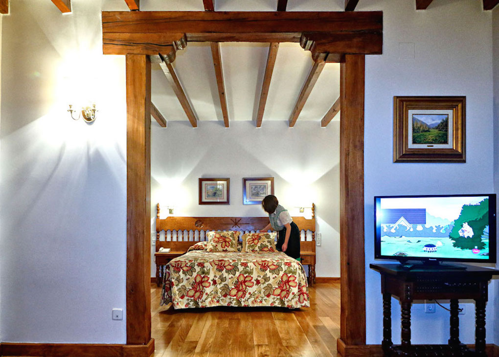 El Hotel del Oso es un clásico en la comarca. Un acierto seguro si te gusta lo rústico. El Hotel del Oso es un clásico en la comarca. Un acierto seguro si te gusta lo rústico.