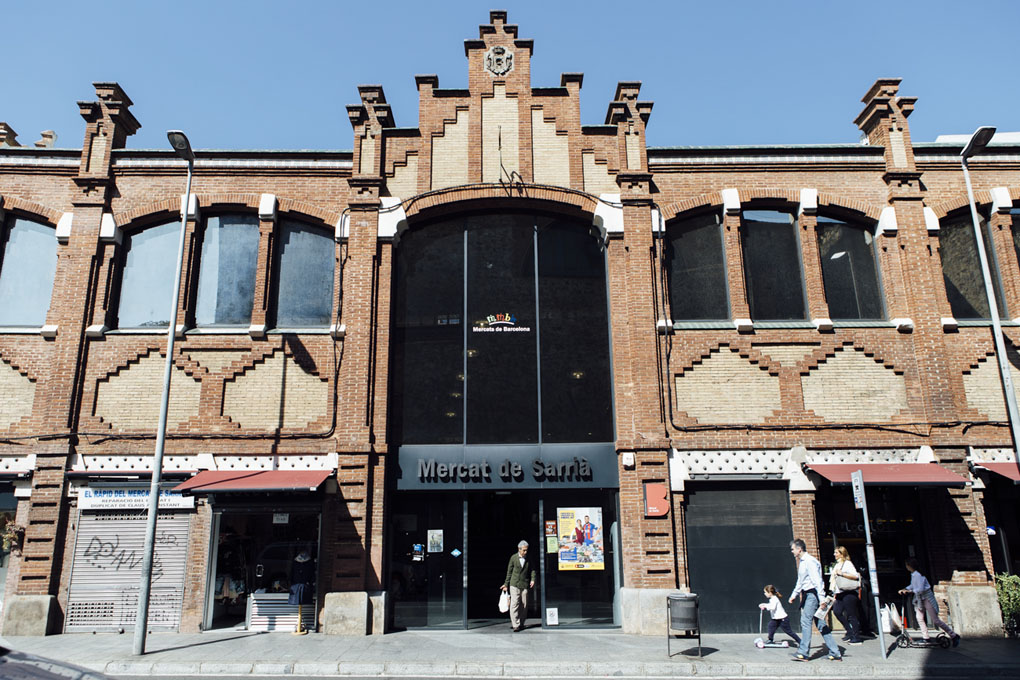 La fachada del Mercat de Sarrià, visita imprescindible. La fachada del Mercat de Sarrià, visita imprescindible.