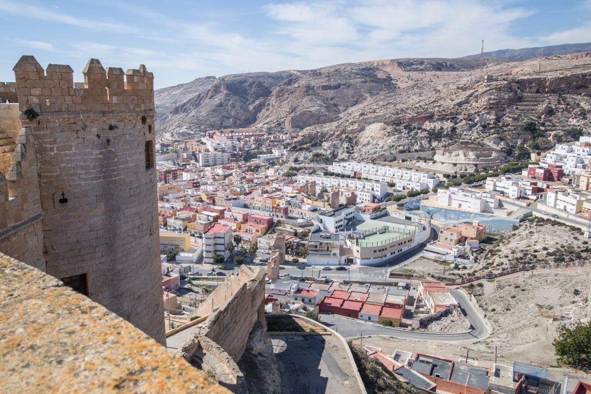 Vista de una de las torres de La Alcazaba, en Almería. Vista de una de las torres de La Alcazaba, en Almería.