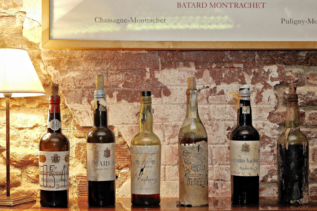 Un grupo de botellas de Jerez de los años 60 para maridar el menú japo-jerezano del restaurante 'Matritum', en Madrid. Un grupo de botellas de Jerez de los años 60 para maridar el menú japo-jerezano del restaurante 'Matritum', en Madrid.