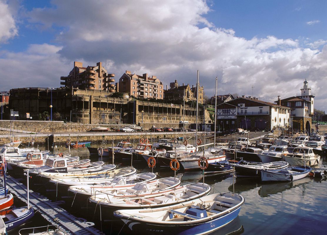 Galerías Punta Begoña, en Getxo, Vizcaya. Galerías Punta Begoña, en Getxo, Vizcaya.