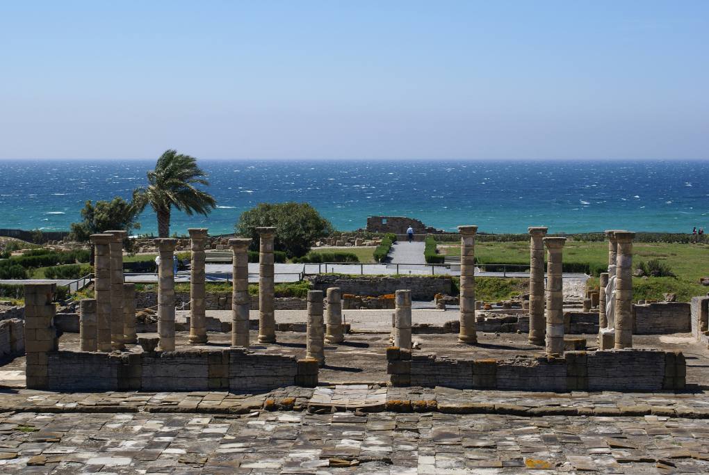 Las ruinas romanas de Baelo Claudia junto a la playa de Bolonia. Foto: Andy R (con Creative Commons). Las ruinas romanas de Baelo Claudia junto a la playa de Bolonia. Foto: Andy R (con Creative Commons).