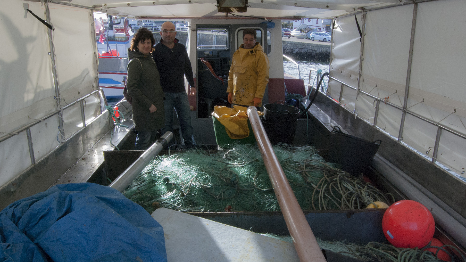 Barco de Artesans da Pesca, donde desnucan el pescado al subirlo para que no estrese./ Foto: Clara Vilar. Barco de Artesans da Pesca, donde desnucan el pescado al subirlo para que no estrese./ Foto: Clara Vilar.