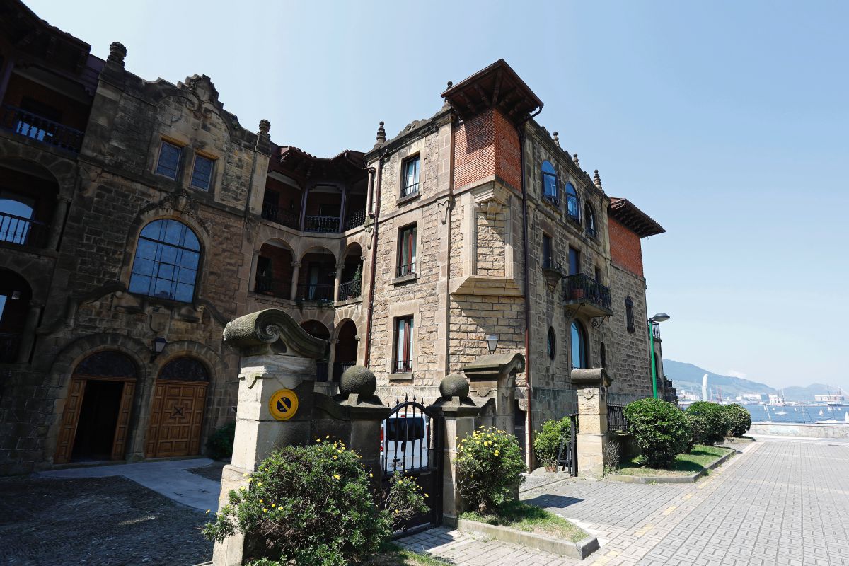 El edificio Bidearte, en Getxo, Vizcaya. El edificio Bidearte, en Getxo, Vizcaya.
