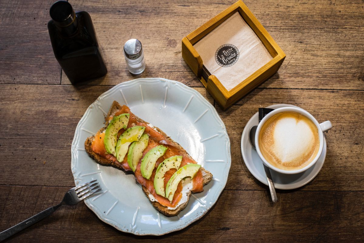 La tosta con salmón ahumado noruego y aguacate es perfecta para reponer energías. La tosta con salmón ahumado noruego y aguacate es perfecta para reponer energías.