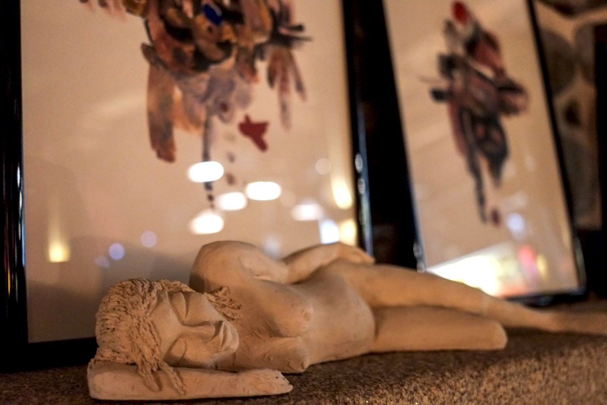 Las esculturas que aparecen aquí y allá en la casa están hechas por Marta. Las esculturas que aparecen aquí y allá en la casa están hechas por Marta.