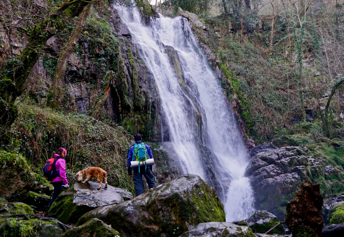 Cascada Firbia de Abajo, la segunda que forma el río Oneta. Cascada Firbia de Abajo, la segunda que forma el río Oneta.
