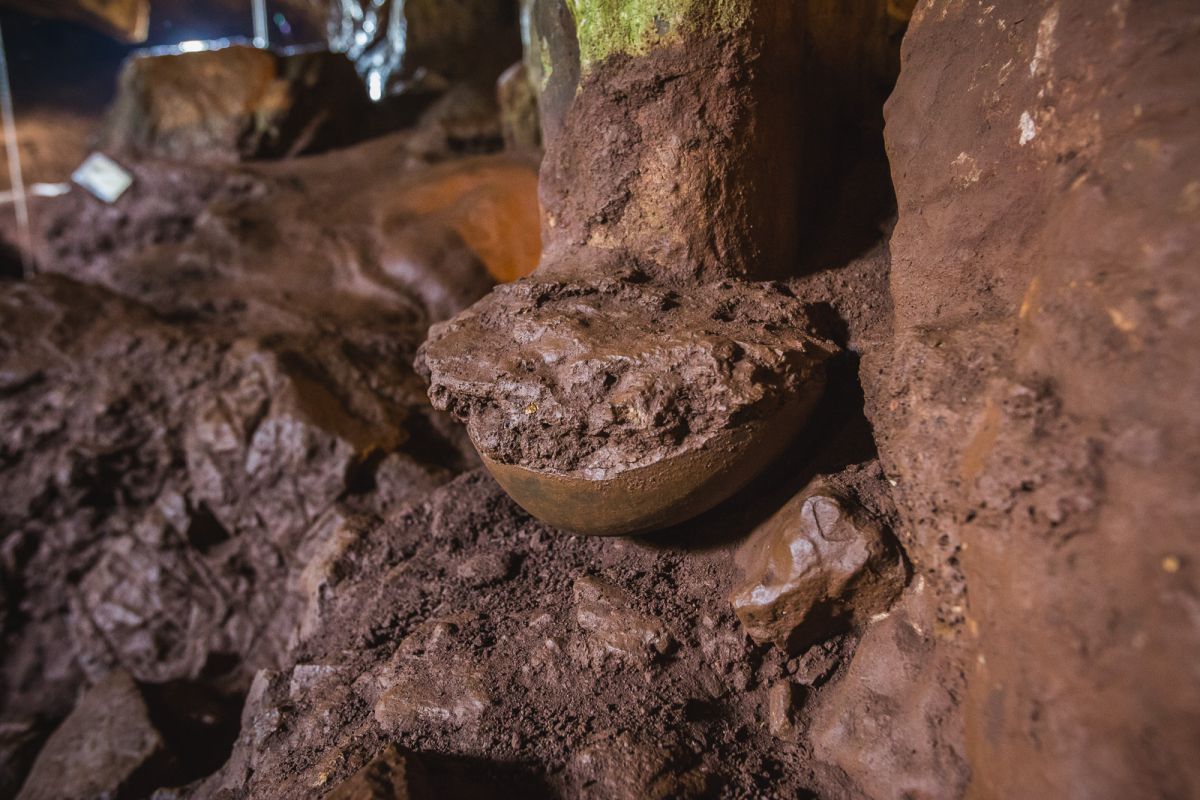 Detalle de un yacimiento romano en la Cueva de Postes, de las Cuevas de Fuentes de León, en la provincia de Badajoz. Detalle de un yacimiento romano en la Cueva de Postes, de las Cuevas de Fuentes de León, en la provincia de Badajoz.