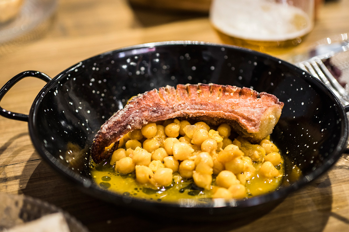 Pulpo con garbanzos. Pulpo con garbanzos.