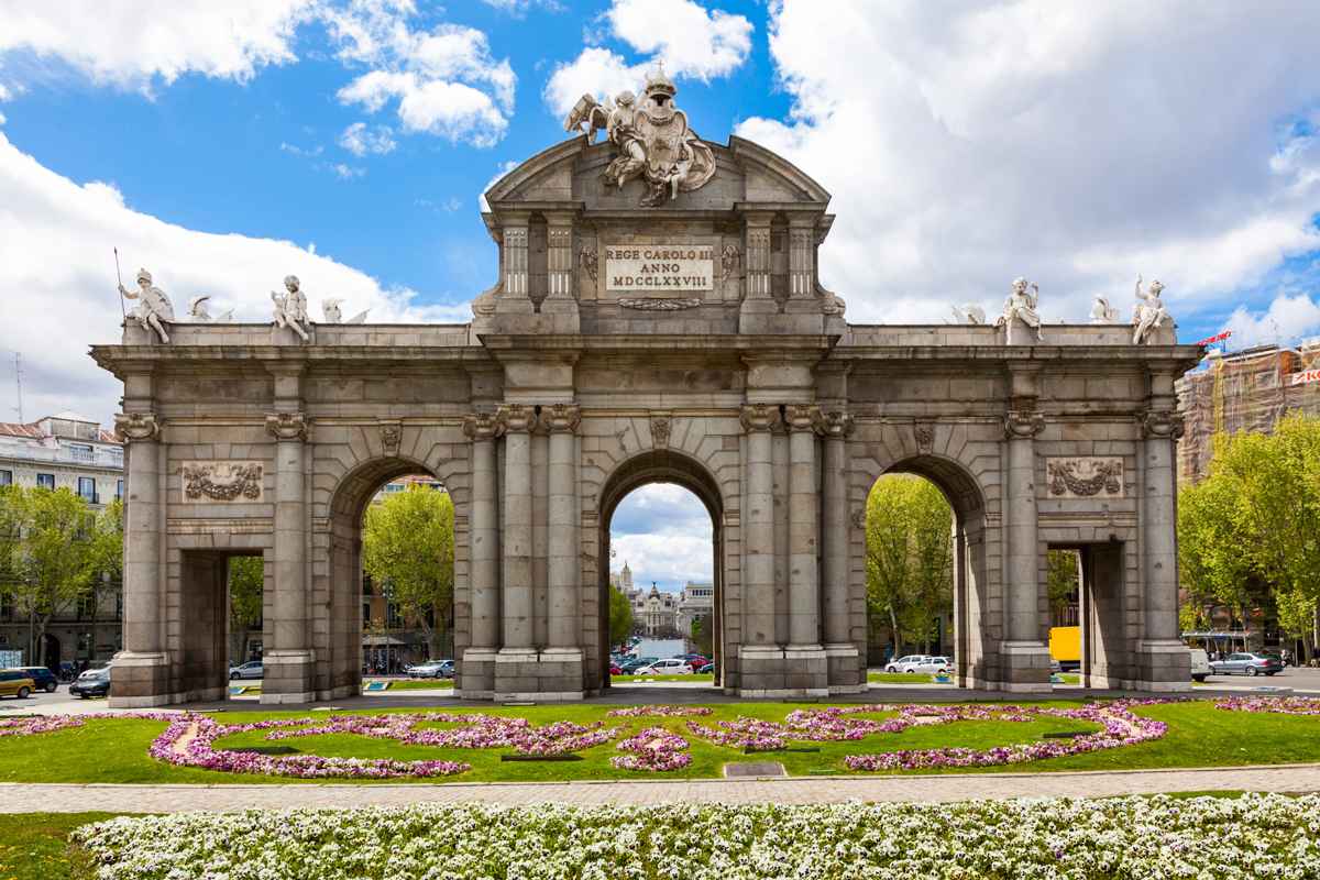 Puerta de Alcalá, Madrid. Puerta de Alcalá, Madrid.