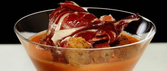 Salmorejo con ibérico, La Camarilla. Salmorejo con ibérico, La Camarilla.