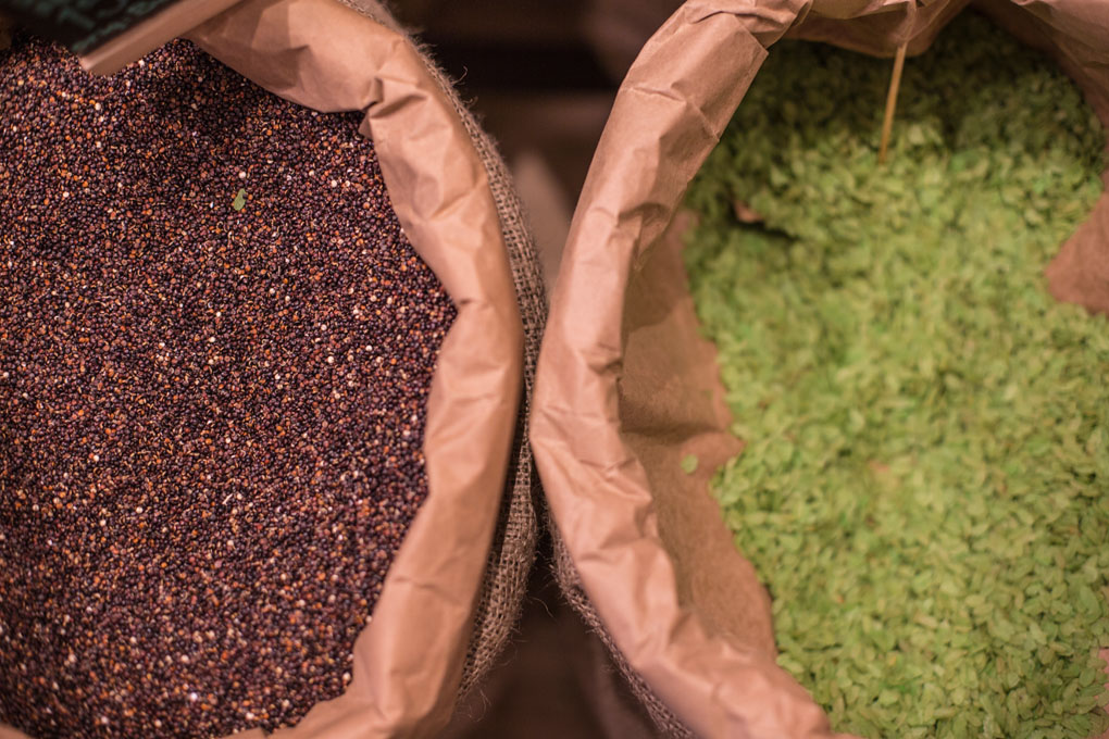 Para evitar envasados y ser más 'eco', las especias en grano se presentan en sacos de 50 kilos. Para evitar envasados y ser más 'eco', las especias en grano se presentan en sacos de 50 kilos.