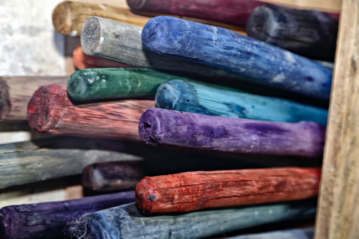 Los palos que se utilizan para mezclar el tinte. Los palos que se utilizan para mezclar el tinte.