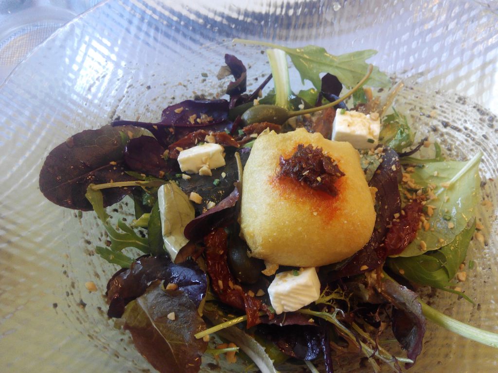 Buñuelo de bacalao. Foto: V. K. Buñuelo de bacalao. Foto: V. K.
