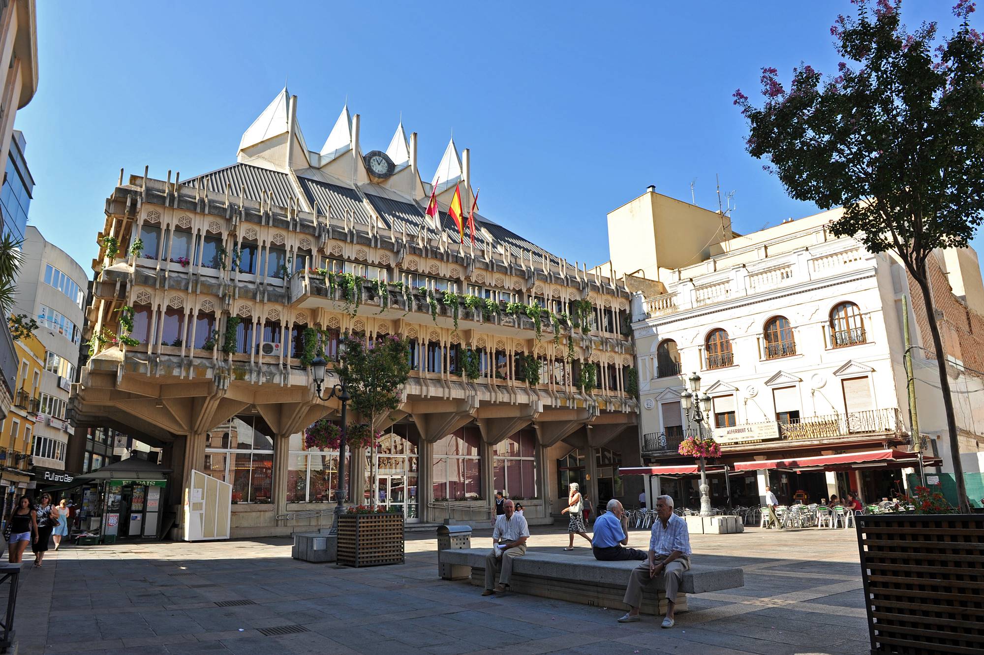 El original Ayuntamiento lleva el sello del arquitecto Fernando Higueras. Foto: Shutterstock El original Ayuntamiento lleva el sello del arquitecto Fernando Higueras. Foto: Shutterstock