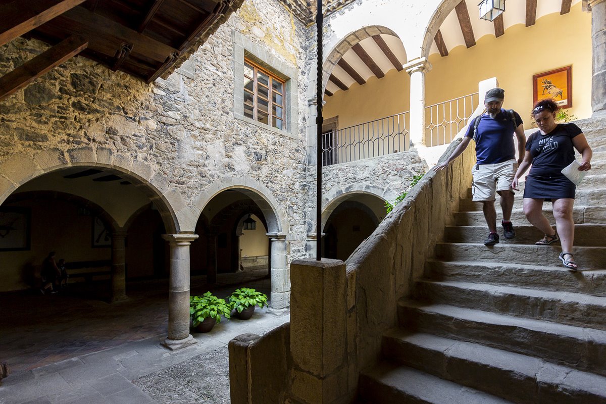No se puede abandonar Rubielos sin perderse entre los pasillos del Palacio de Villasegura. No se puede abandonar Rubielos sin perderse entre los pasillos del Palacio de Villasegura.