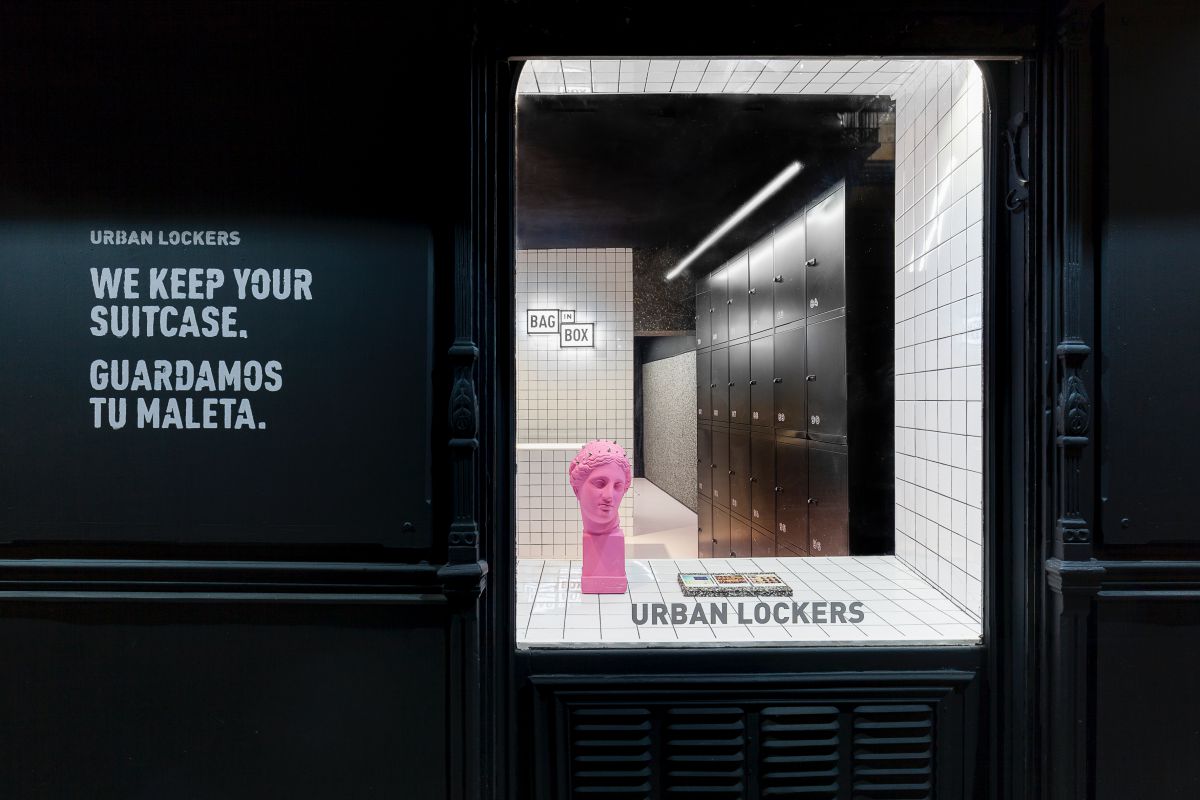 Escaparate de la consigna The Box. Urban Lockers, en Madrid. Escaparate de la consigna The Box. Urban Lockers, en Madrid.