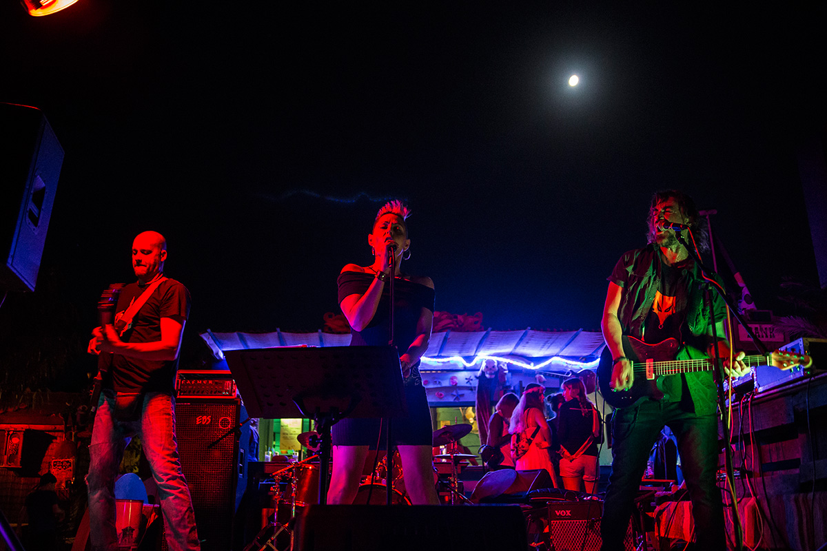 La música en directo es uno de los mayores atractivos del local. La música en directo es uno de los mayores atractivos del local.