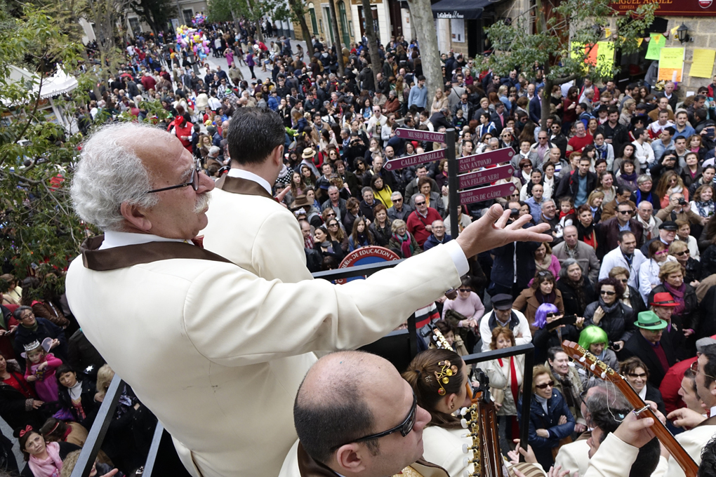 Un coro de carnaval, desde la batea. Foto: Manuel Fernández. Un coro de carnaval, desde la batea. Foto: Manuel Fernández.