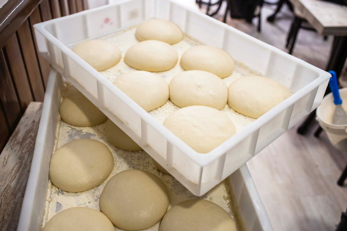 La masa de las pizzas de 'La pizza è bella', de Madrid, fermentando. La masa de las pizzas de 'La pizza è bella', de Madrid, fermentando.