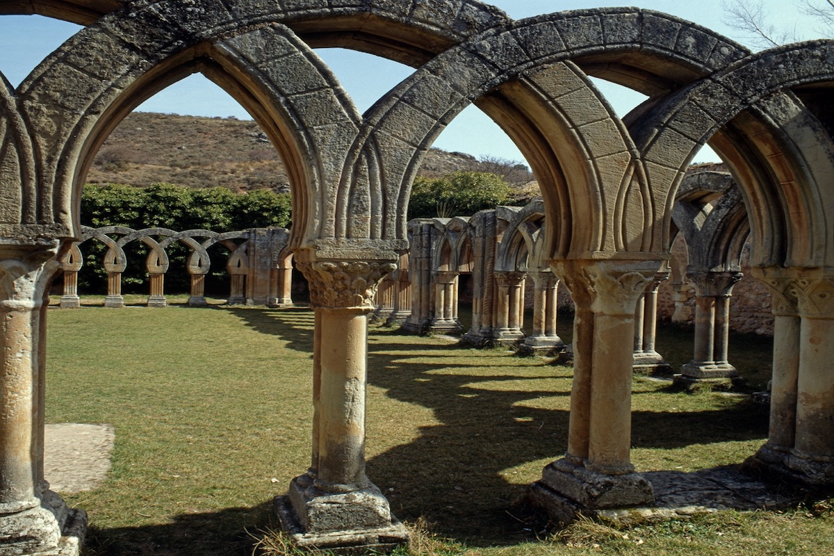 Claustro de San Juan de Duero. Foto: Turismo de Soria. Claustro de San Juan de Duero. Foto: Turismo de Soria.