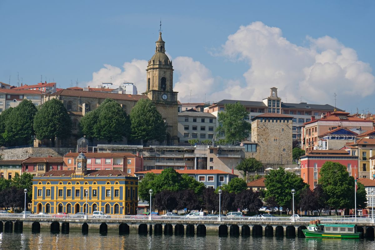 Vista de Portugalete en las proximidades del Puente de Bizkaia. Vista de Portugalete en las proximidades del Puente de Bizkaia.