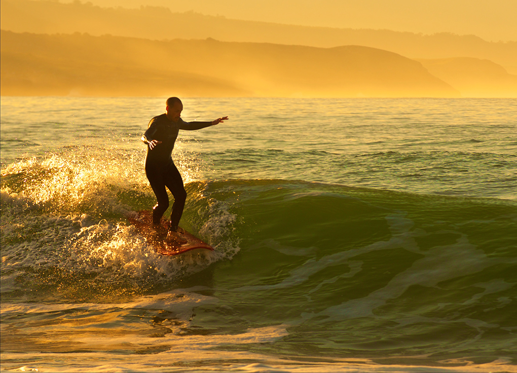 En Merón te esperan olas divertidas y kilómetros de playa poblada de amantes del surf. Foto: Jerónimo Piquero. En Merón te esperan olas divertidas y kilómetros de playa poblada de amantes del surf. Foto: Jerónimo Piquero.