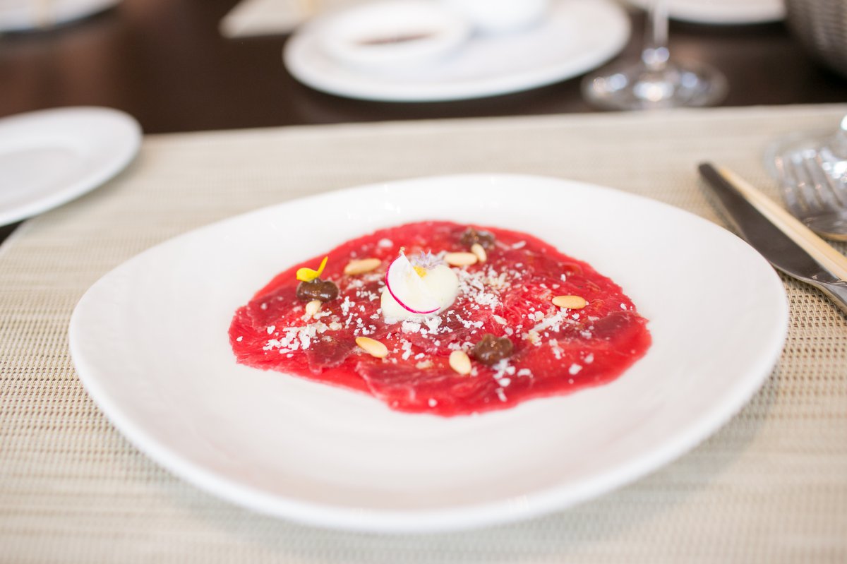 Carpaccio de paladar con queso payoyo de Villaluenga de Rosario y piñones de la Breña. Carpaccio de paladar con queso payoyo de Villaluenga de Rosario y piñones de la Breña.