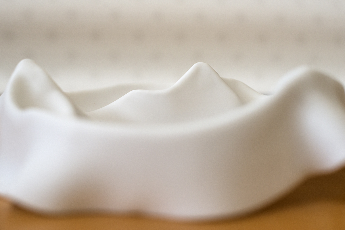 Olas en el plato, movimiento y dulzura. Leche recién vertida, todo es ilusión. Olas en el plato, movimiento y dulzura. Leche recién vertida, todo es ilusión.
