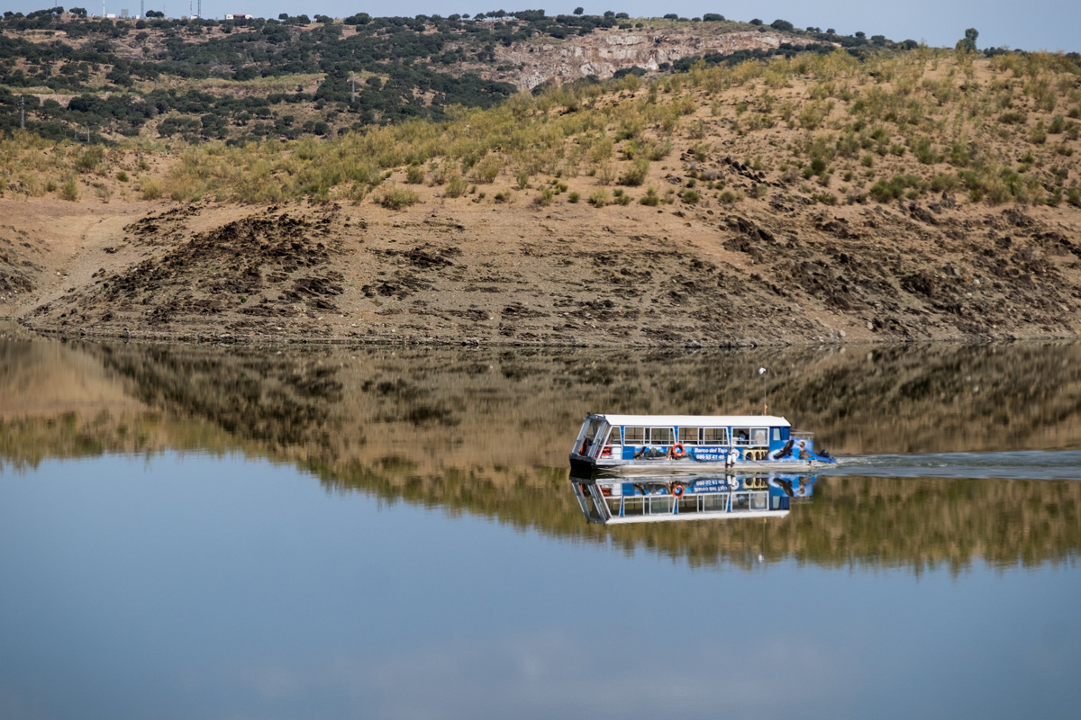 En la presa cercana al alojamiento se pueden contratar cruceros. En la presa cercana al alojamiento se pueden contratar cruceros.