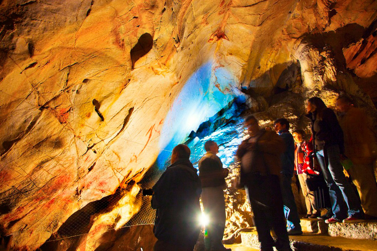 La cueva de Monte Castillo en Puente Viesgo. La cueva de Monte Castillo en Puente Viesgo.