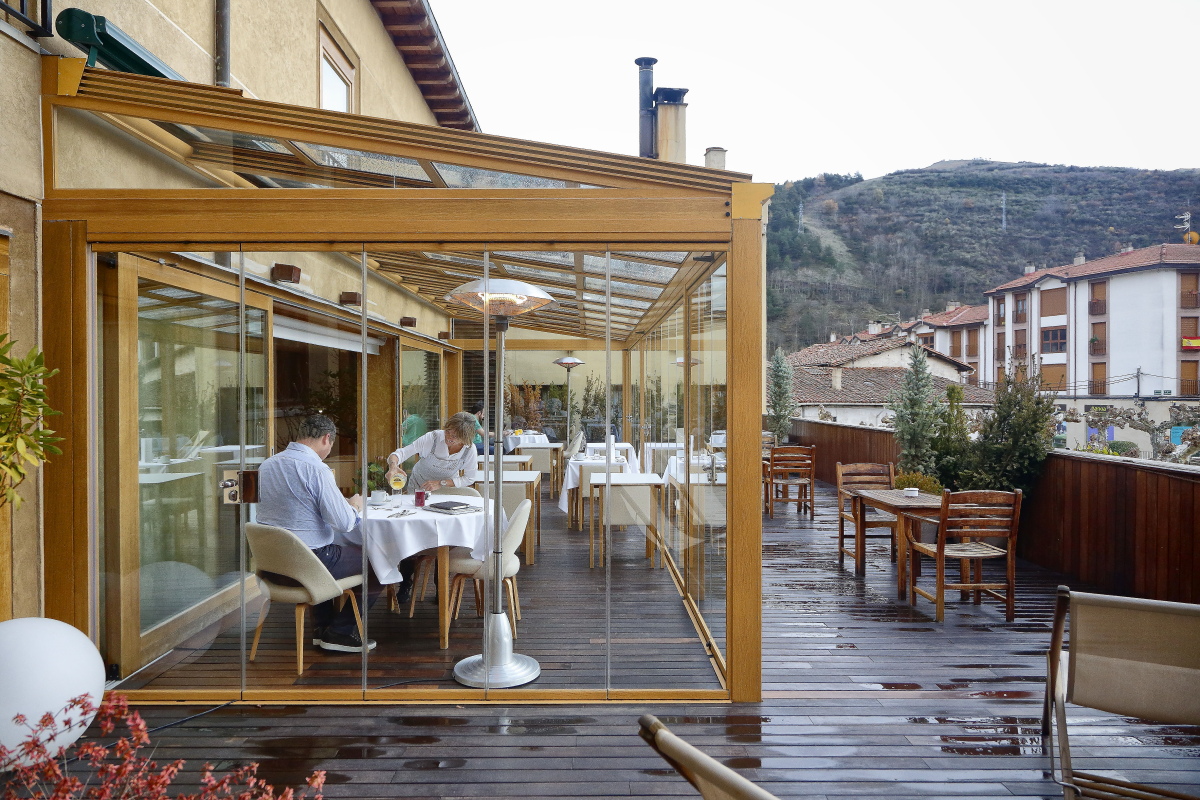 Hotel Echaurren. Terraza de zona de desayunos Hotel Echaurren. Terraza de zona de desayunos
