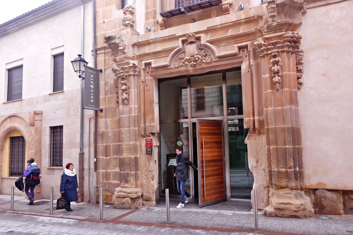 La fachada del edificio tiene dos siglos de historia en el centro de Soria. La fachada del edificio tiene dos siglos de historia en el centro de Soria.