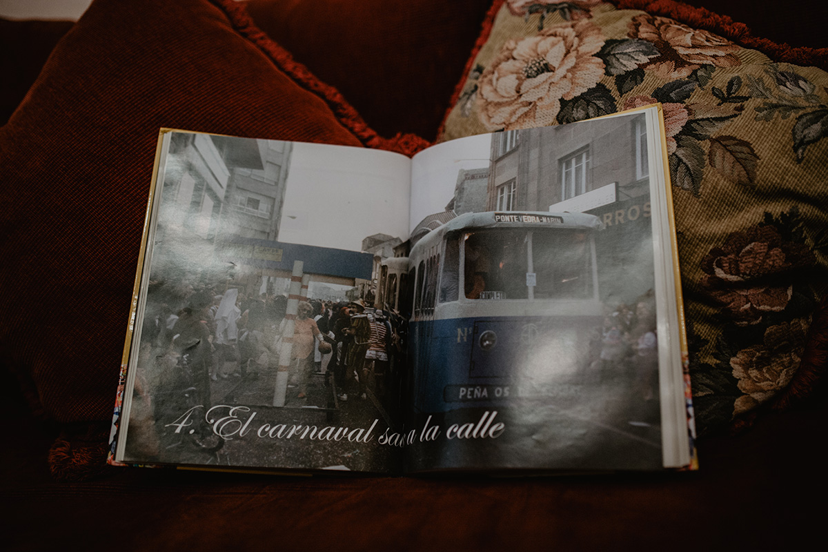 El famoso tranvía que Os de Sempre llevaron a un desfile y que la gente confundía con uno de verdad. El famoso tranvía que Os de Sempre llevaron a un desfile y que la gente confundía con uno de verdad.