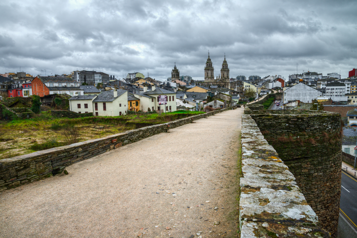 Aprovecha para ver la muralla de Lugo. Foto: Shutterstock. Aprovecha para ver la muralla de Lugo. Foto: Shutterstock.