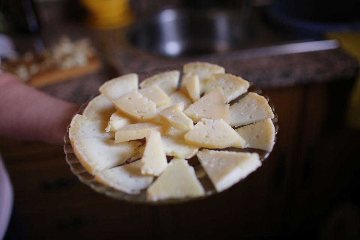 Un apetecible plato de queso payoyo de la Sierra de Cádiz. Un apetecible plato de queso payoyo de la Sierra de Cádiz.